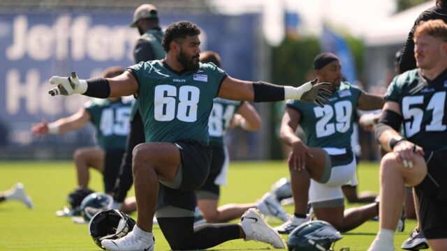 Eagles Ves Bristle no rótulo "defensor dos campeões"

