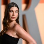 "Ele copiou Selena novamente" - a internet reage a Hailey Bieber, que adorna a capa da Vogue Italia
