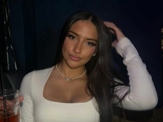 "Ele é meu melhor amigo": Love Island se funde com a estrela da Inglaterra Shakira Conor 

