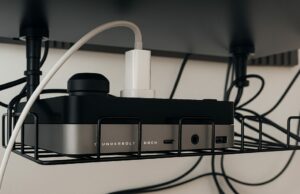 Eles reabrem o seu espaço de escritório Mac com uma doca Thunderbolt escondida debaixo da mesa Eles reabrem o seu espaço de escritório Mac com uma doca Thunderbolt escondida debaixo da mesa