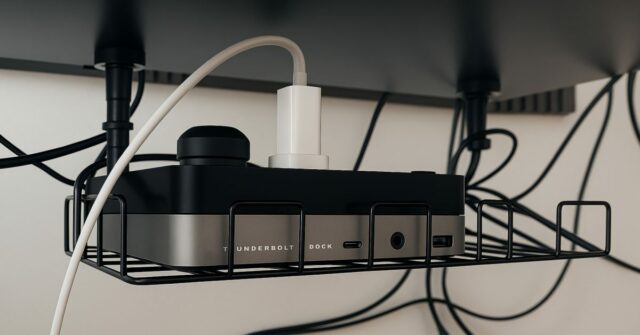 Eles reabrem o seu espaço de escritório Mac com uma doca Thunderbolt escondida debaixo da mesa

