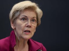 Elizabeth Warren critica acordo Netflix-Warner Bros. como ‘pesadelo antimonopólio’ Elizabeth Warren se estabelece para 'investigação completa' em um cartão Trump em um cartão Trump, diz a Paramount se recusou a responder consultas