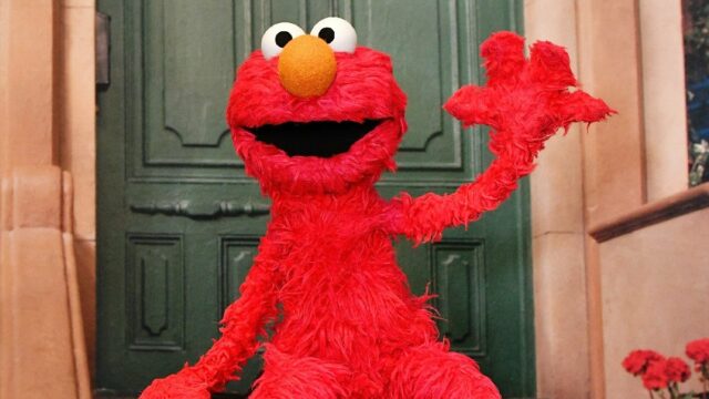 Elmo hacks nas mídias sociais, vai para um tirad anti-semita e diz Trump na lista de Epstein

