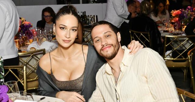 Pete-Davidson-Y-Elisie-Hewitt-Feature-GettyTetyImages-2215307241