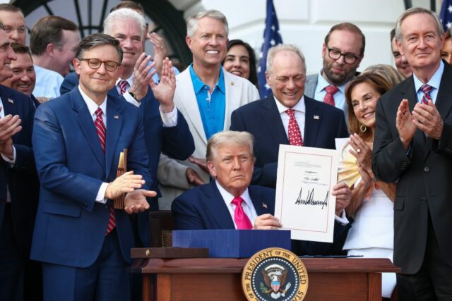 Em 4 de julho, Trump assina impostos e cortes de gastos


