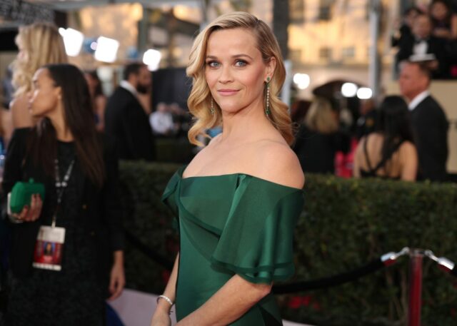Hollywood, Califórnia - 11 de dezembro: (LR) Ava Elizabeth Phillippe, Reese Witherspoon e Deacon Phillippe visitam em 11 de dezembro de 2019 em Hollywood, Califórnia, onde mulheres anuais em café da manhã de entretenimento do The Hollywood Reporter. (Foto de Rodin Eckenroth/Getty Images)