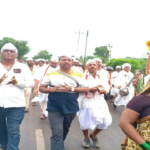 Em profunda lealdade, essa negação de Nanded reflete sua viagem sagrada