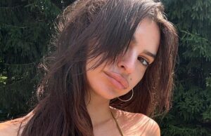 Emily ratajkowski post pós -foto completamente nua enquanto desfruta de escapadela de verão Emily Ratajkowski, 34 anos, posou para um estalo completamente nu em seu último post no Instagram na quinta -feira, quando ela desfrutou de uma viagem luxuosa de verão