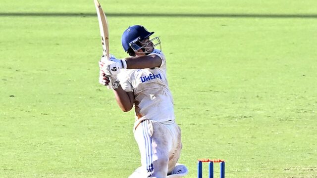 Eng vs. Sub-19, 1º Teste da Juventude: Vaibhav Suryavanshi comemora cinquenta, já que a Índia com menos de 19 anos estabeleceu um papel de liderança de 229 corridas nos tocos do terceiro dia

