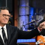 Enquanto Stephen Colbert deixa a bomba F em Trump gorando, os colegas noturnos se ligam à briga
