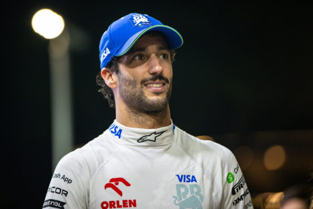 Equipe F1 Cadillac F1 abre em Daniel Curly Pantry Sign

