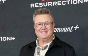 Eric Stonsret compartilha como ele reagiu a Travis Kelce namorando Taylor Swift Taylor Swift temia que sua fama 'assustou' através de Travis Kelce 'estivesse' nos primeiros dias de relacionamento