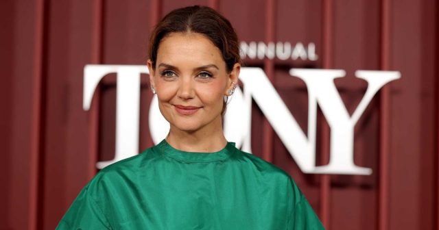 Essas sandálias estão dando Katie Holmes e estão à venda para o Prime Day!

