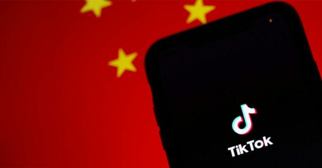 A Tiktok coletou dados sensíveis do usuário | Aplicativo mostrado contra a bandeira chinesa