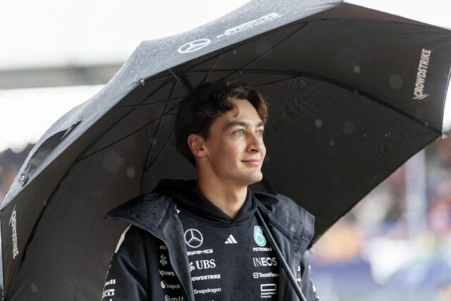 "Esta não foi uma decisão estúpida": George Russell apóia a chamada para mudar para pneus escorregadios no início do GP britânico

