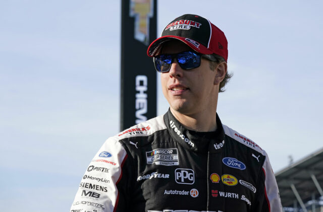 Alex Bowman, Chase Elliott e Brad Keselowski Nascar Cup Series Quaker State 400 durante o Walmart Echo Park Speedway - Fonte: Getty