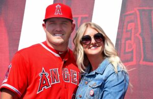 “Estou chorando agora” – a esposa de Mike Trout, Jessica, fica emocionante depois de olhar para a carreira histórica do angels Superstar March Madness Logo
