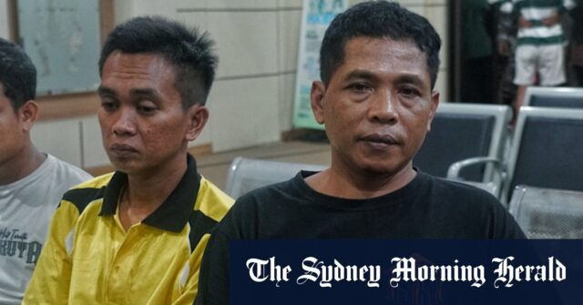 "Eu amarrei as coxas do meu corpo :: Histórias extraordinárias de Death and Survival Bali Ferry Desastre

