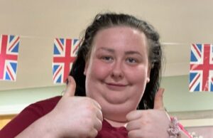 Eu balancei o tamanho 28 depois de cuspir dois café da manhã do McDonald’s por dia e fiquei viciado em sugestões – mas agora pareço completamente diferente depois de perder 14 pedras Paige Vickers (foto), de Stockton-on-Tees, County Durham, pesava 23 pedras em suas mais pesadas