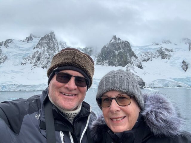 Debbie e Pete Anderson, de San Jose, Califórnia, dirigiram um elefante no âmbar na Índia (foto com a permissão de Debbie Anderson).