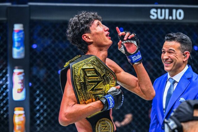 "Eu não vou rejeitar" - Muay Thai Kingpin Nabil Anane, Superlek no Japão, disse que recebeu as partidas com Jonathan Haggerty

