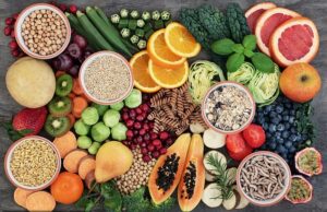 Eu sou uma espécie de câncer intestinal, esses são os alimentos mais importantes que todos precisam comer mais para protegê -los da doença – à medida que os casos aumentam nos anos 50 A pesquisa descobriu consistentemente que a fibra pode ajudar a proteger contra o câncer intestinal - com números sugerindo que mais de um quarto de todos os casos são causados pela falta de mosca difícil