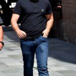 Alfie Holt retratou fora do Tribunal de Magistrados de Manchester, onde reconheceu a taxa de agressão