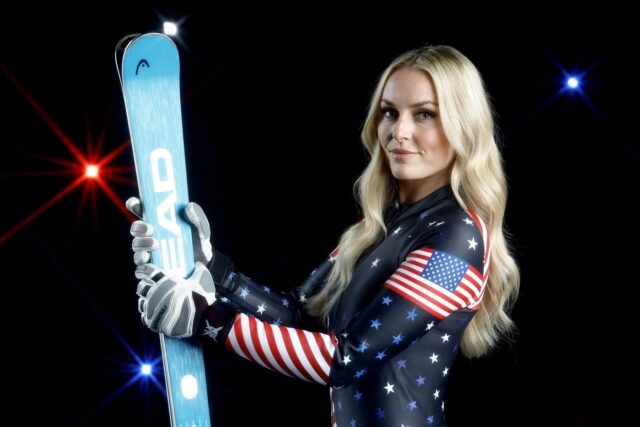 "Eu vivo minha melhor vida aqui nas montanhas"- Lindsey Vonn, 'na era do país' com uma aventura divertida molhando o espírito do feriado

