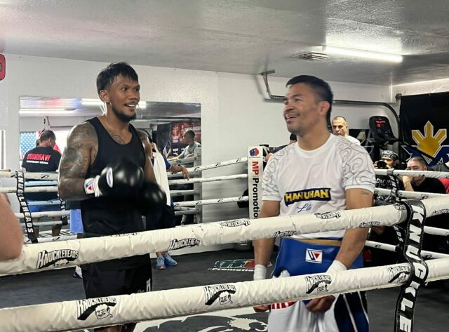 Eumir Marcial é trens com Manny Pacquiaoo no Knuckleheads Boxing Sports Hall em Las Vegas antes da luta contra o Mario Barrios. 