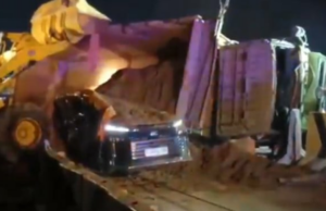 Evacuação dramática! O caminhão terrestre rolou sobre o estrangeiro de um estrangeiro na estrada de pedágio de Karawang, um foi morto Evacuação dramática! O caminhão terrestre rolou sobre o estrangeiro de um estrangeiro na estrada de pedágio de Karawang, um foi morto