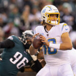 Ex-NFL CD rasga Justin Herbert em defesa de Jalen Eagles