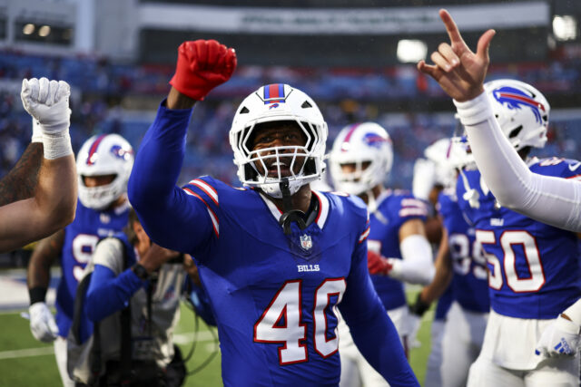 Ex-comandantes treinadores caem para honesto para von Miller adicionado

