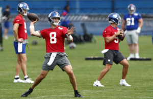 Ex-ny gigante QB projetado para o papel significativo da terra com a nova equipe Ex-ny gigante QB projetado para o papel significativo da terra com a nova equipe