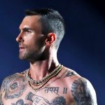 Adam Levine de Maroon 5 Atuando.