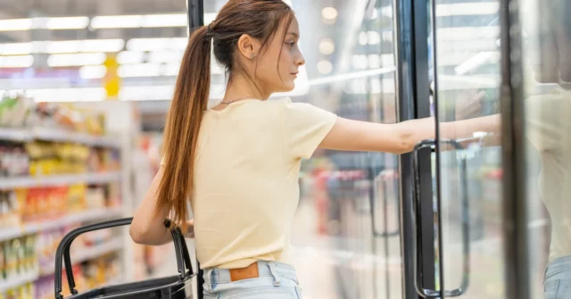Existe uma loja no domingo, 6 de julho? Vamos comprar hoje 06.07.2025?

