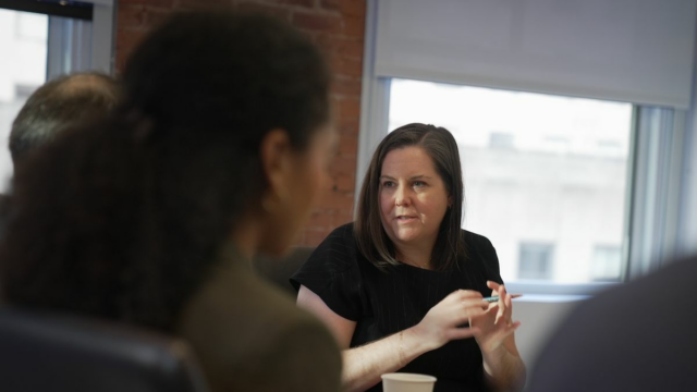 Exterior Considere a NBC Night News Ep Meghan Rafferti como VP Standards News

