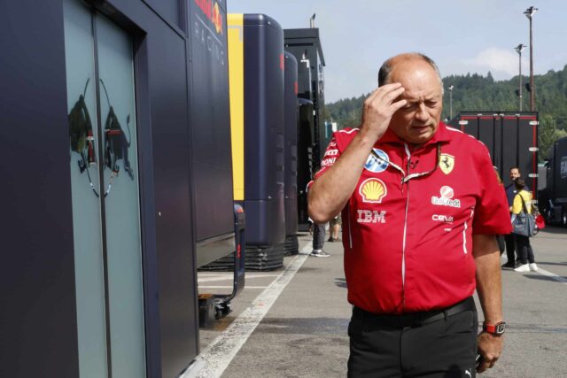 O diretor da equipe da Ferrari, Frederic Vasseur Team Garage, fora da Fórmula 1 Grande Prêmio Spa-Francorchamps Race Prêm, Bélgica, 25 de julho de 2025. F1.