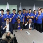 Os membros infelizes Pilipinas, aqui com o presidente da FIVB, Fabio Azevedo, durante sua visita a Manila antes do campeonato mundial masculino de vôlei.