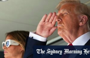 “Falhas de César” levaram ao esforço de assassinato de Trump, o relatório encontra O presidente dos EUA, Donald Trump, a direita, cumprimenta as laterais do primeiro trompete de O Melania a participar da partida de futebol final da Copa do Mundo de Clubes em Nova Jersey no domingo.