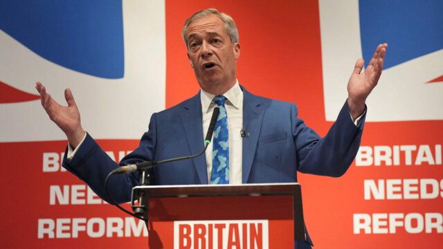Farage Toches Ministro da Universidade Charles por causa de um golpe predatório "nojento" para uma reunião de liberdade de expressão

