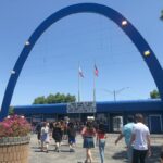 A gerente da feira de Salane Clara County, Salene Duarte, está por trás de um dos mascote em massa em meados da década de 1980, quinta-feira, 18 de julho de 2024, em San Jose, Califórnia (Karl Mondon/ Bay Area News Group)