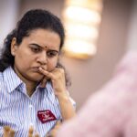 Fide Campeonato Mundial para Mulheres: Humpi vence; Harika detém Divya no jogo 1 das quartas de final