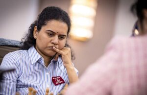 Fide Campeonato Mundial para Mulheres: Humpi vence; Harika detém Divya no jogo 1 das quartas de final Fide Campeonato Mundial para Mulheres: Humpi vence; Harika detém Divya no jogo 1 das quartas de final