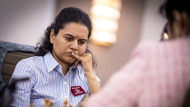 Fide Campeonato Mundial para Mulheres: Humpi vence; Harika detém Divya no jogo 1 das quartas de final

