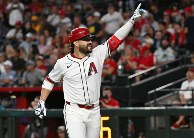 Filhotes olham para Diamondbacks 35 Home Run Three Baseman para reforçar ofensas

