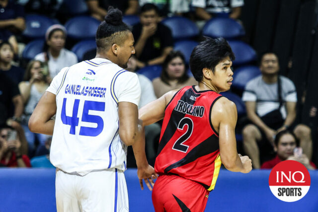 Don Trollalano de San Miguel Beermen, TNT TNT TNT TROPANG 5G contra o jogo 2 do PBA Philipin Cup Finals. 
