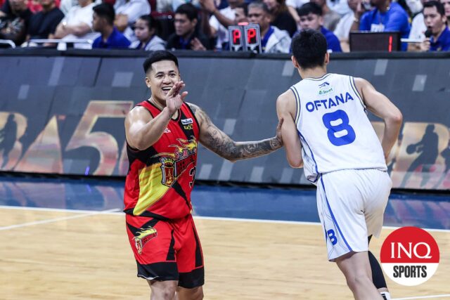 Jericho Cruz, de San Miguel Beermen, TNT TNT TROPANG 5G contra o jogo 4 do PBA Philipin Cup Finals.