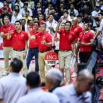 San Miguel Beermen reage após uma investigação controversa que torna o mundo de Mo Tautua inválido e fez com que a TNT vencesse a TNT no 1º jogo das finais da PBA Philippine Cup.