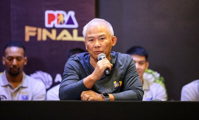 San Miguel Beermen e PBA Filipin Cup Finals durante a conferência de imprensa TNT Tropang 5g Koç Chot Reyes.