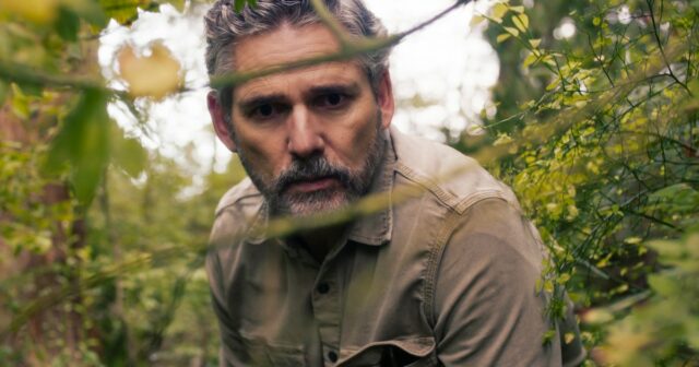 Lily Santiago como Naya Vásquez e Eric Bana como Kyle Turner em 